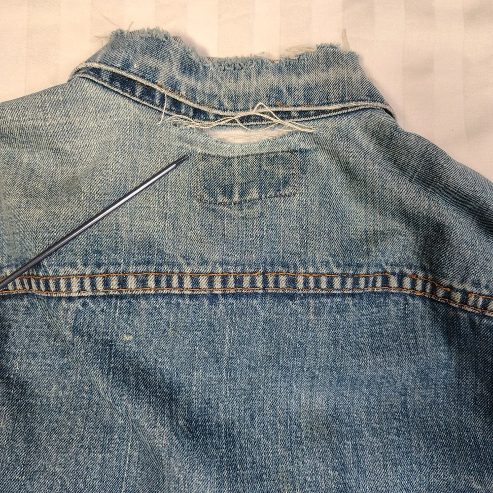 Vintage Levis Mens Denim Trucker Jacket Size 44 Blue Cotton Distressed Type III - Picture 9 of 13